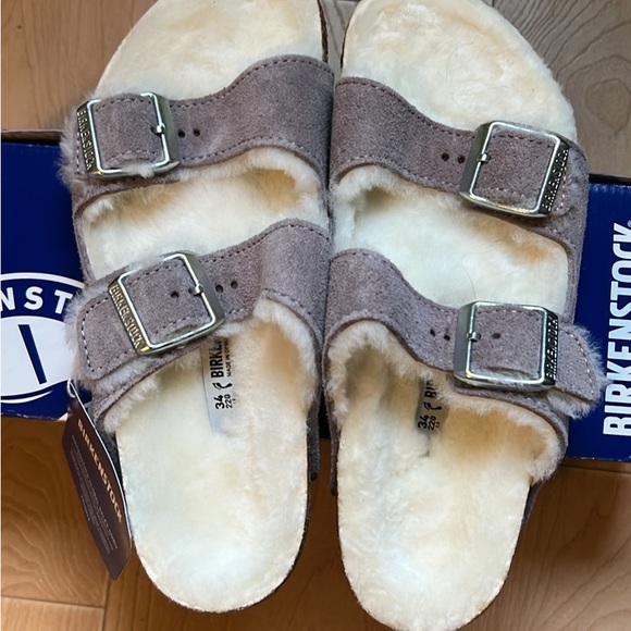 Birkenstock Shearling Kids Sandals in Faded Purple and Cream - NEW - Picture 1 of 2